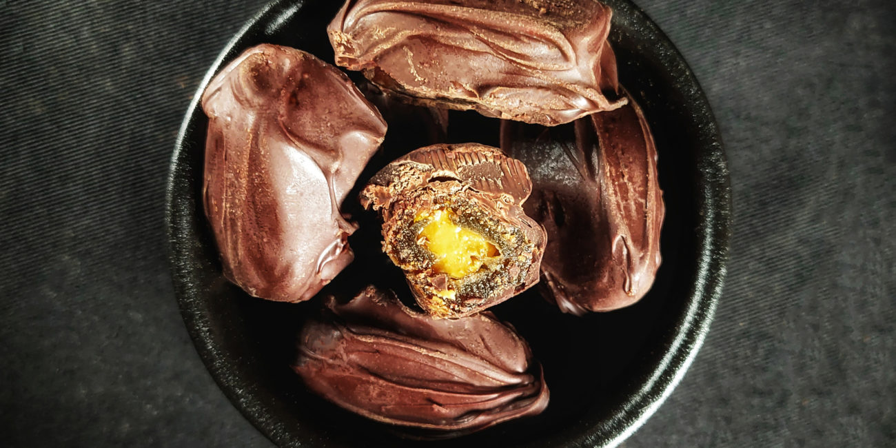 Dattes fourrées au beurre de cacahuètes